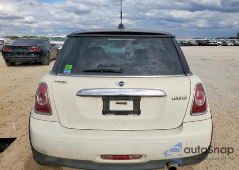 2011 Mini Cooper z USA, uszkodzony, nr VIN WMWSU3C54BT182371